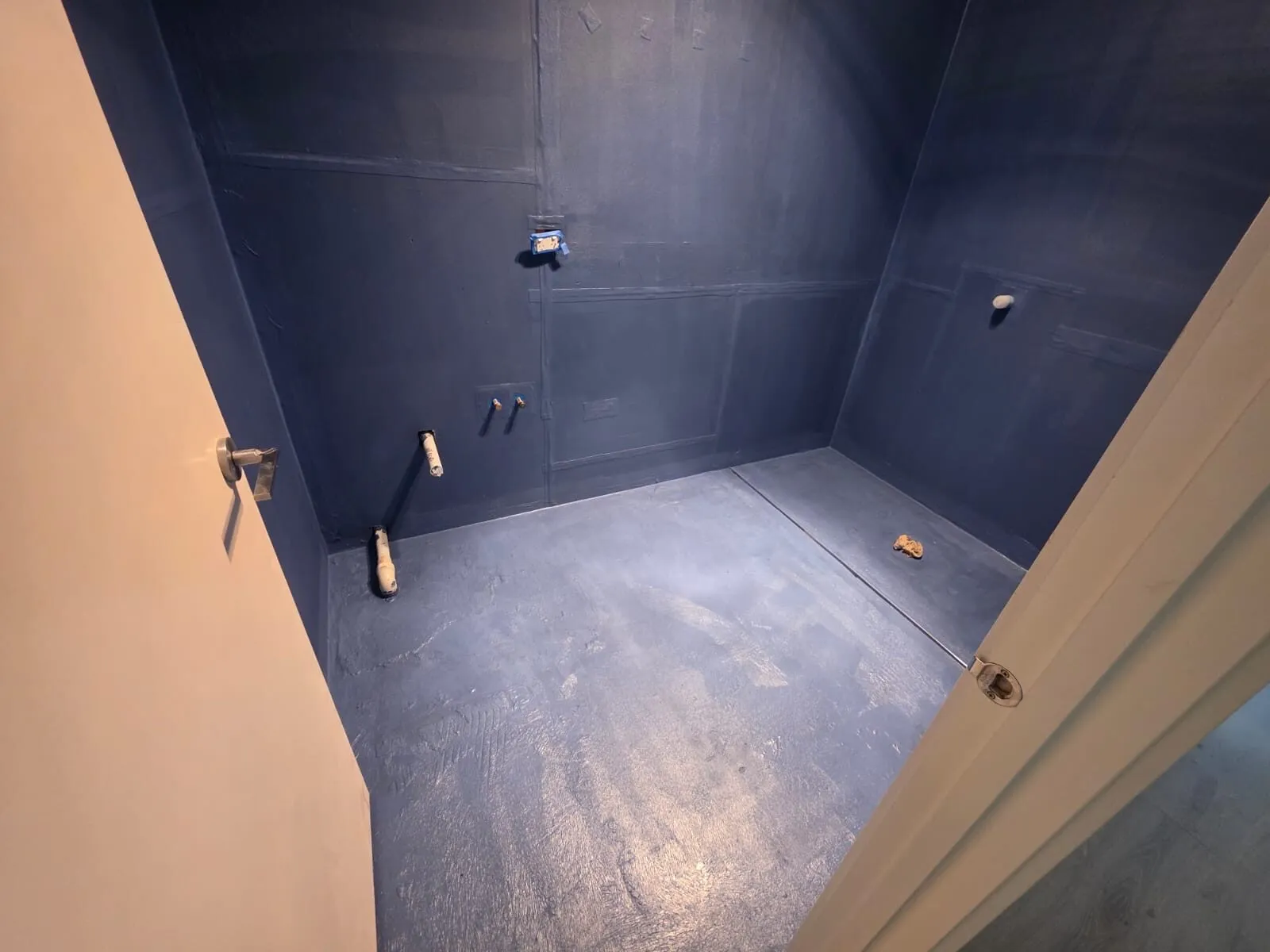 Waterproofing membrane fully covering walls and floor before tiling